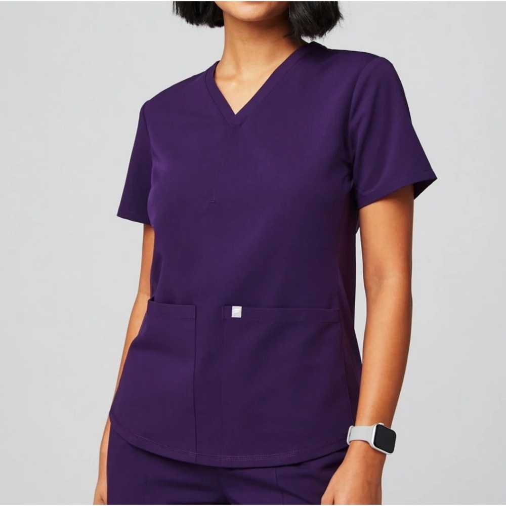 NWT, Fabletics, Method Flex 2-Pocket Scrub Top, Açaí, XS